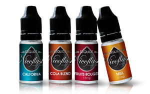 e-cigarette et flacon de e-liquide